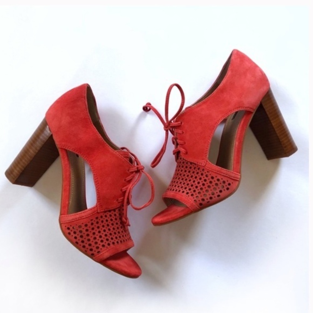 Tahari | Megyn coral block heel suede lace bootie size 8.5